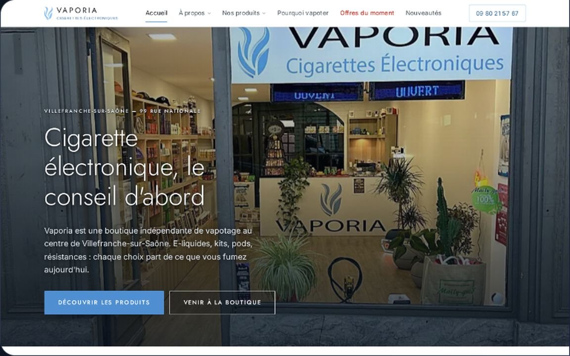 Page d'accueil du site Vaporia Villefranche : photo de la devanture de la boutique et titre « Cigarette électronique, le conseil d'abord ».